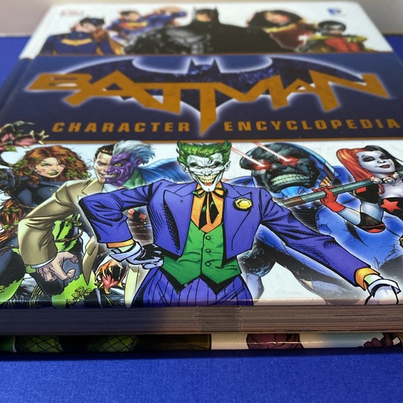 2016 DC Comics Batman Character Encyclopedia 203 Characters - Picture 6 of 10